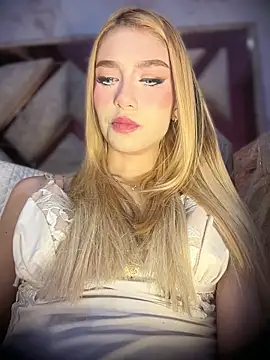 valeryfox   online show from March 13, 2026, 11:11 pm