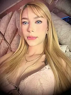valeryfox   online show from May 15, 2026, 12:39 am