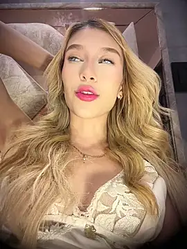 valeryfox   online show from June 12, 2026, 12:20 am