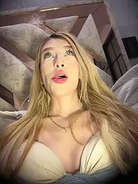 valeryfox   online show from June 19, 2026, 2:05 am