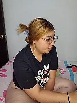 mila curvy online show from December 18, 2025, 9:37 am