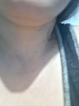 vanezassssss online show from February 18, 2026, 3:02 am