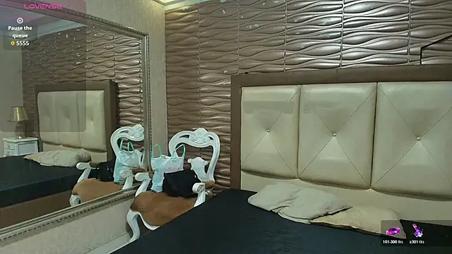 Snapshot of Madyscarlett chatting on November 24, 2025, 12:05 pm Madyscarlett online show from November 24, 2025, 12:05 pm