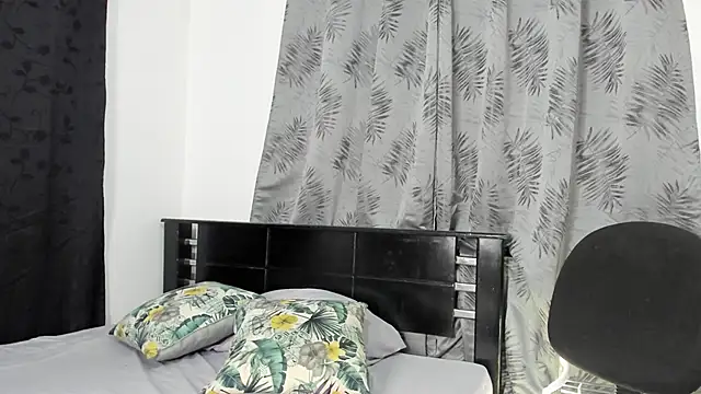 Violeta Gracee online show from April 22, 2026, 10:00 pm