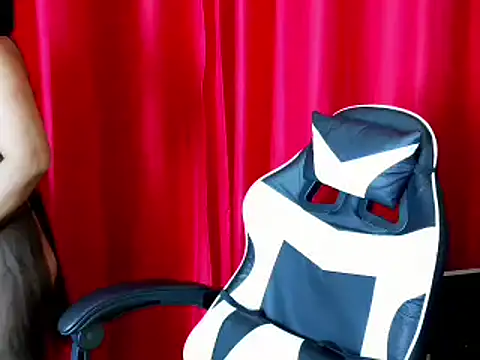 lovelyxmorena online show from June 26, 2026, 12:53 pm