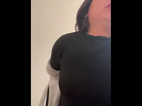 Snapshot of ____Eva____ chatting on November 22, 2025, 5:39 am Eva online show from November 22, 2025, 5:39 am