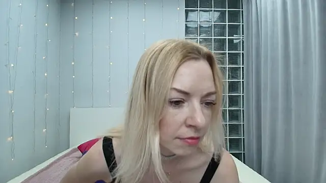 Snapshot of Brightly_Heizer chatting on May 7, 2026, 12:27 am Brightly Heizer online show from May 7, 2026, 12:27 am