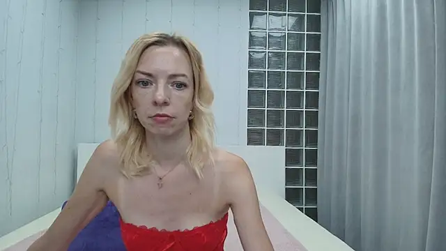 Snapshot of Brightly_Heizer chatting on June 18, 2026, 12:22 am Brightly Heizer online show from June 18, 2026, 12:22 am