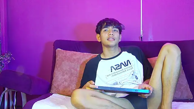 Liam Sinclair online show from March 25, 2026, 8:48 pm