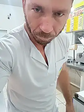 RobertoLuiz84 online show from May 1, 2026, 11:59 am