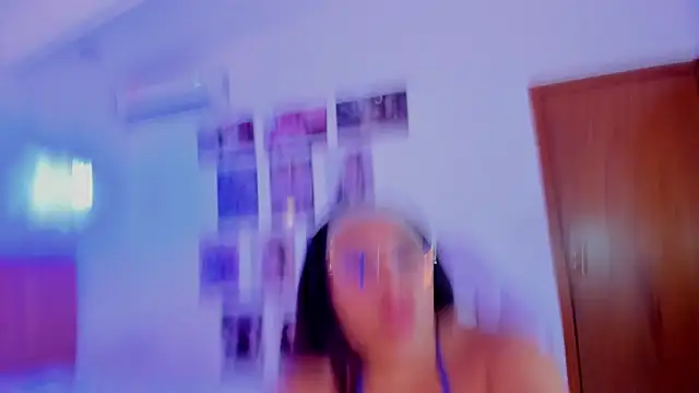 Snapshot of BrianaMyers chatting on December 3, 2025, 8:29 pm BrianaMyers online show from December 3, 2025, 8:29 pm