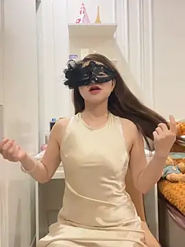 Queen-of-Love online show from May 4, 2026, 2:57 pm