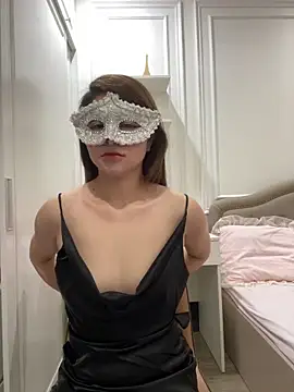 Queen-of-Love online show from May 26, 2026, 10:00 am