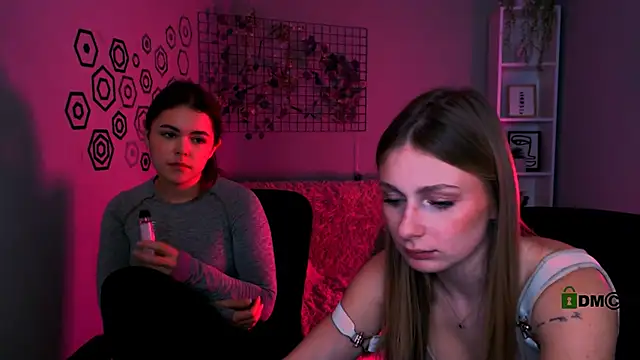 Snapshot of maddycats chatting on November 30, 2025, 2:43 pm maddycats online show from November 30, 2025, 2:43 pm