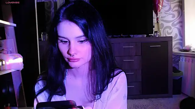 Moon raven online show from April 8, 2026, 3:34 pm