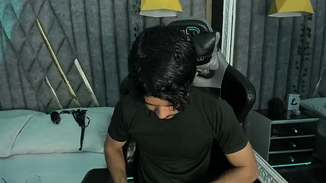 Snapshot of NicolaiKarav chatting on May 24, 2026, 12:43 pm NicolaiKarav online show from May 24, 2026, 12:43 pm