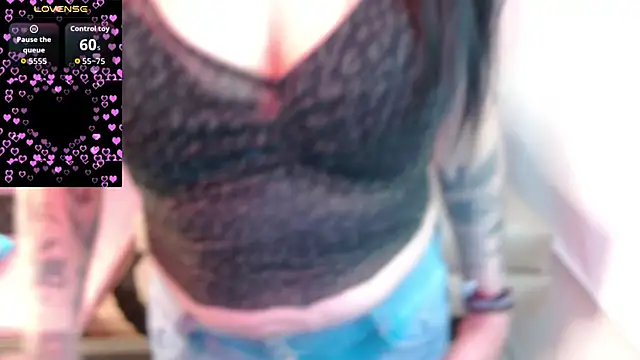 Snapshot of Roxanne_vale chatting on May 4, 2026, 8:16 pm Roxanne vale online show from May 4, 2026, 8:16 pm