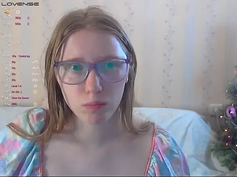 LustfulSarah online show from March 7, 2026, 4:04 pm