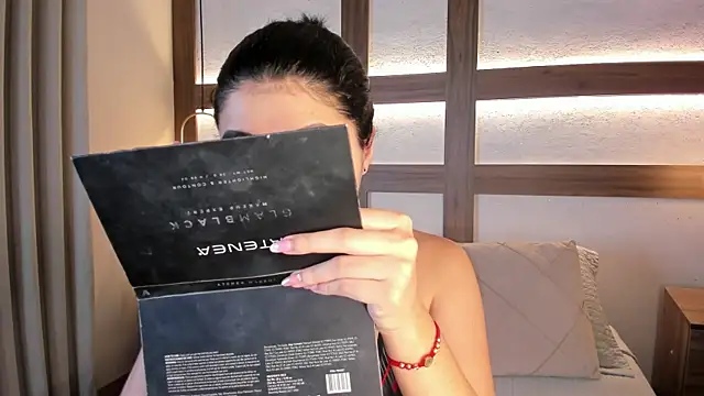 SarhaVega online show from January 13, 2026, 1:27 pm