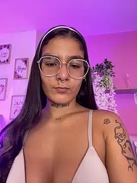 LauraRaider online show from June 7, 2026, 9:29 pm