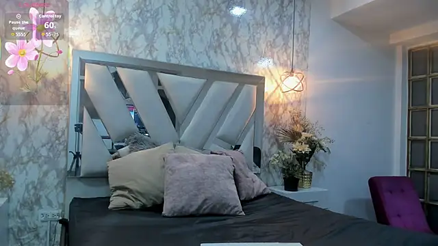 Mysterius Woman online show from December 5, 2025, 12:58 pm