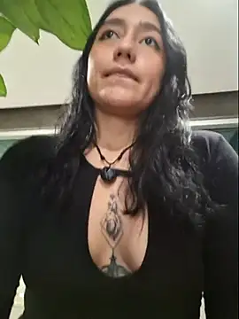 Snapshot of Eveeelyn25 chatting on May 24, 2026, 12:37 am Eveeelyn25 online show from May 24, 2026, 12:37 am