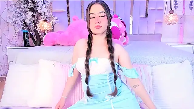Naomistart online show from June 7, 2026, 5:44 am