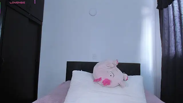 juanaaa 240 online show from February 18, 2026, 9:33 pm