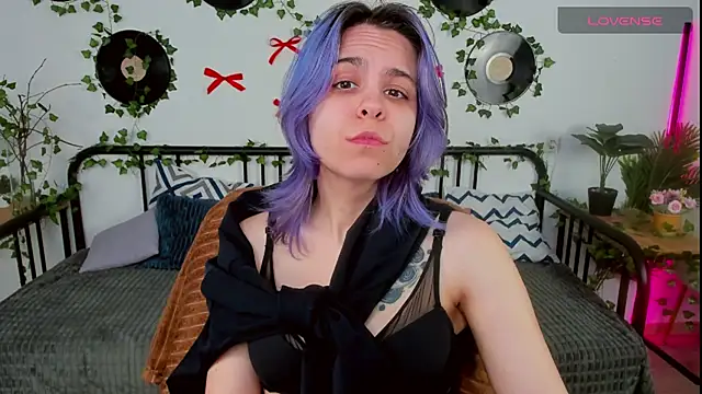 LiraBelle online show from April 30, 2026, 3:13 am