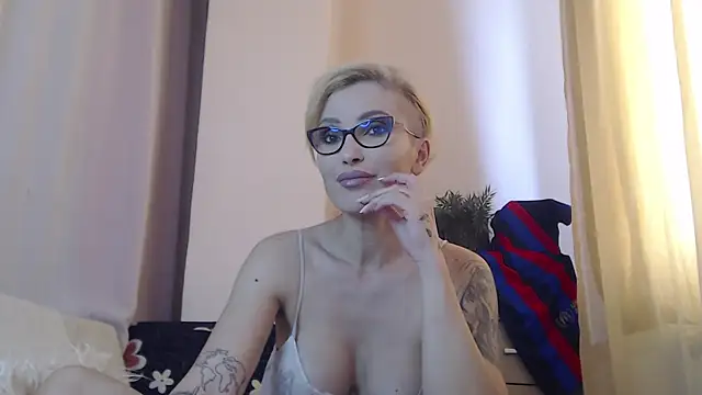 Snapshot of JADAPink___ chatting on June 15, 2026, 12:18 pm JADAPink online show from June 15, 2026, 12:18 pm