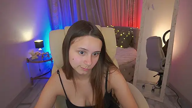 Snapshot of TinyNatalie chatting on June 15, 2026, 8:22 pm TinyNatalie online show from June 15, 2026, 8:22 pm