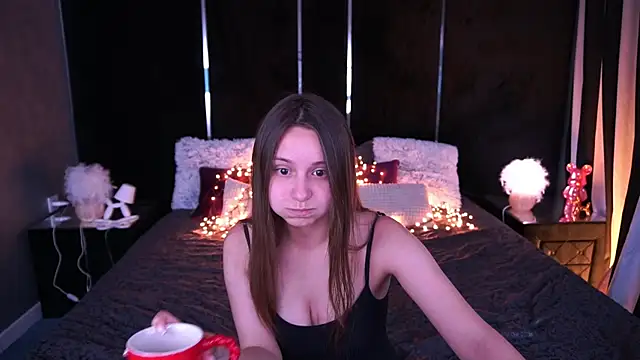 TinyNatalie online show from June 21, 2026, 6:49 am