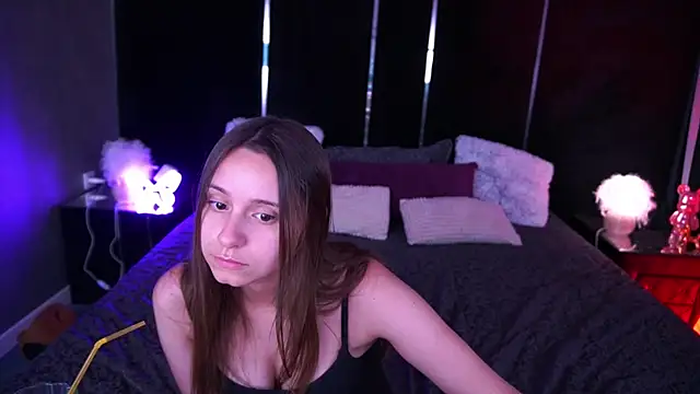 TinyNatalie online show from June 21, 2026, 6:54 pm
