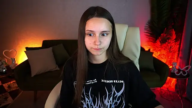 TinyNatalie online show from June 29, 2026, 7:25 pm