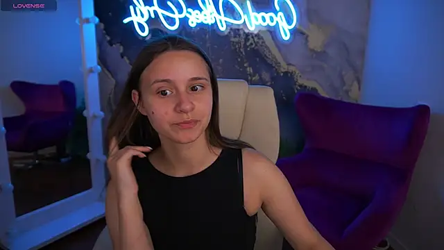 TinyNatalie online show from June 30, 2026, 8:10 pm