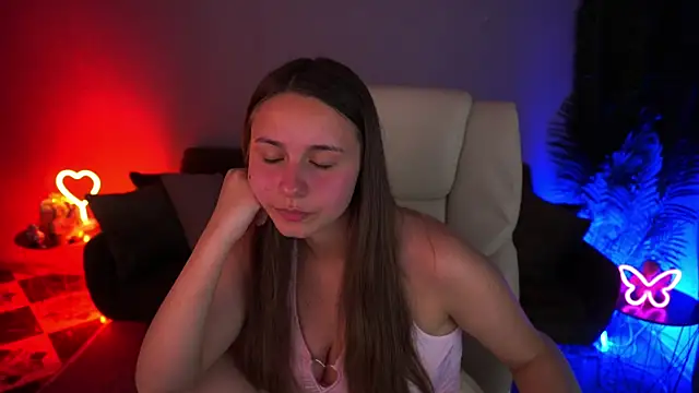 TinyNatalie online show from July 8, 2026, 8:46 pm