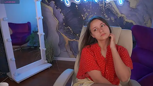 TinyNatalie online show from July 10, 2026, 1:54 am