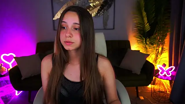 TinyNatalie online show from July 19, 2026, 8:01 pm