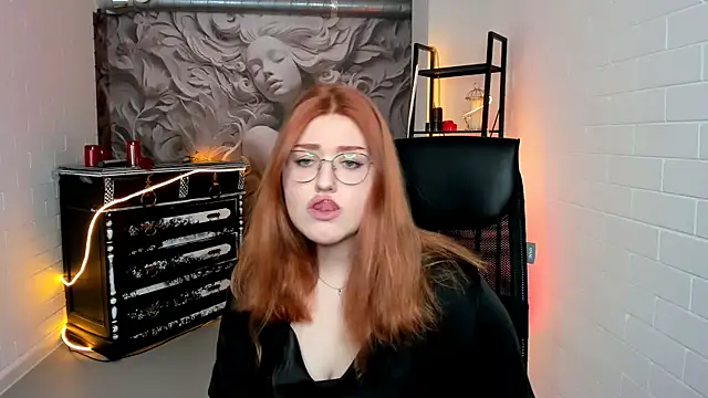 StaceyJensen online show from November 22, 2025, 2:49 pm