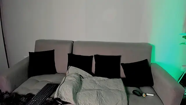 DAKOTA SAKURA online show from January 8, 2026, 12:07 pm