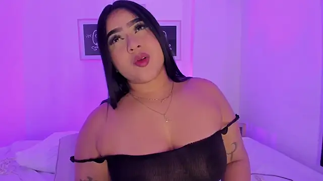 alejandrarojas  online show from April 24, 2026, 12:40 pm