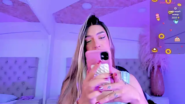 Snapshot of DeboraCopper chatting on February 18, 2026, 11:01 pm DeboraCopper online show from February 18, 2026, 11:01 pm