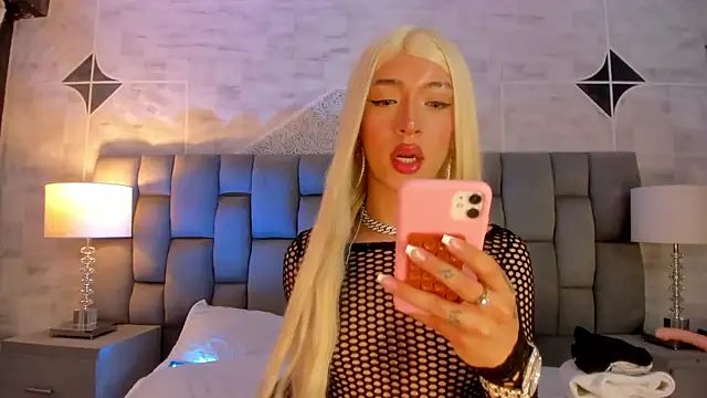 Snapshot of DeboraCopper chatting on March 19, 2026, 11:42 pm DeboraCopper online show from March 19, 2026, 11:42 pm