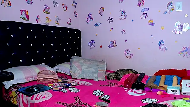 ShantalTsFox online show from March 1, 2026, 4:03 am