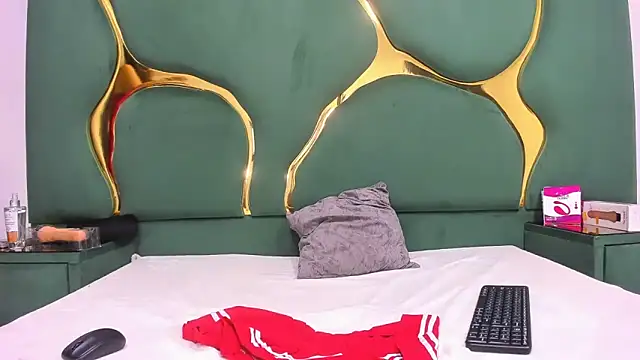 RoxanneBloom online show from February 3, 2026, 6:51 am