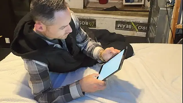 Snapshot of famous1tad chatting on November 26, 2025, 7:31 am famous1tad online show from November 26, 2025, 7:31 am