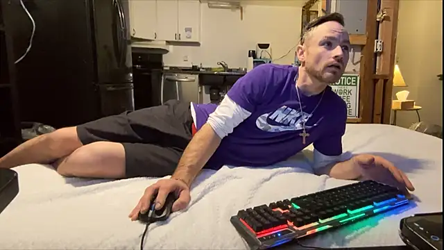 Snapshot of famous1tad chatting on November 29, 2025, 2:09 pm famous1tad online show from November 29, 2025, 2:09 pm