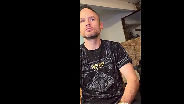 famous1tad online show from June 12, 2026, 4:22 am