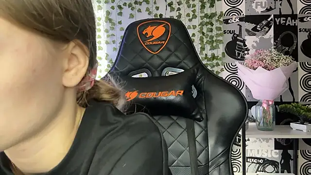 helgicuteness online show from March 12, 2026, 12:11 pm