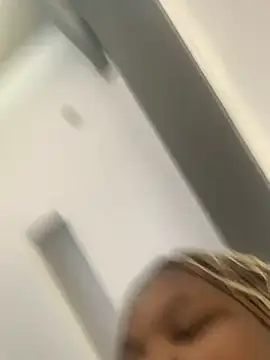 Snapshot of cuddlegiantbear chatting on December 3, 2025, 8:23 am cuddlegiantbear online show from December 3, 2025, 8:23 am